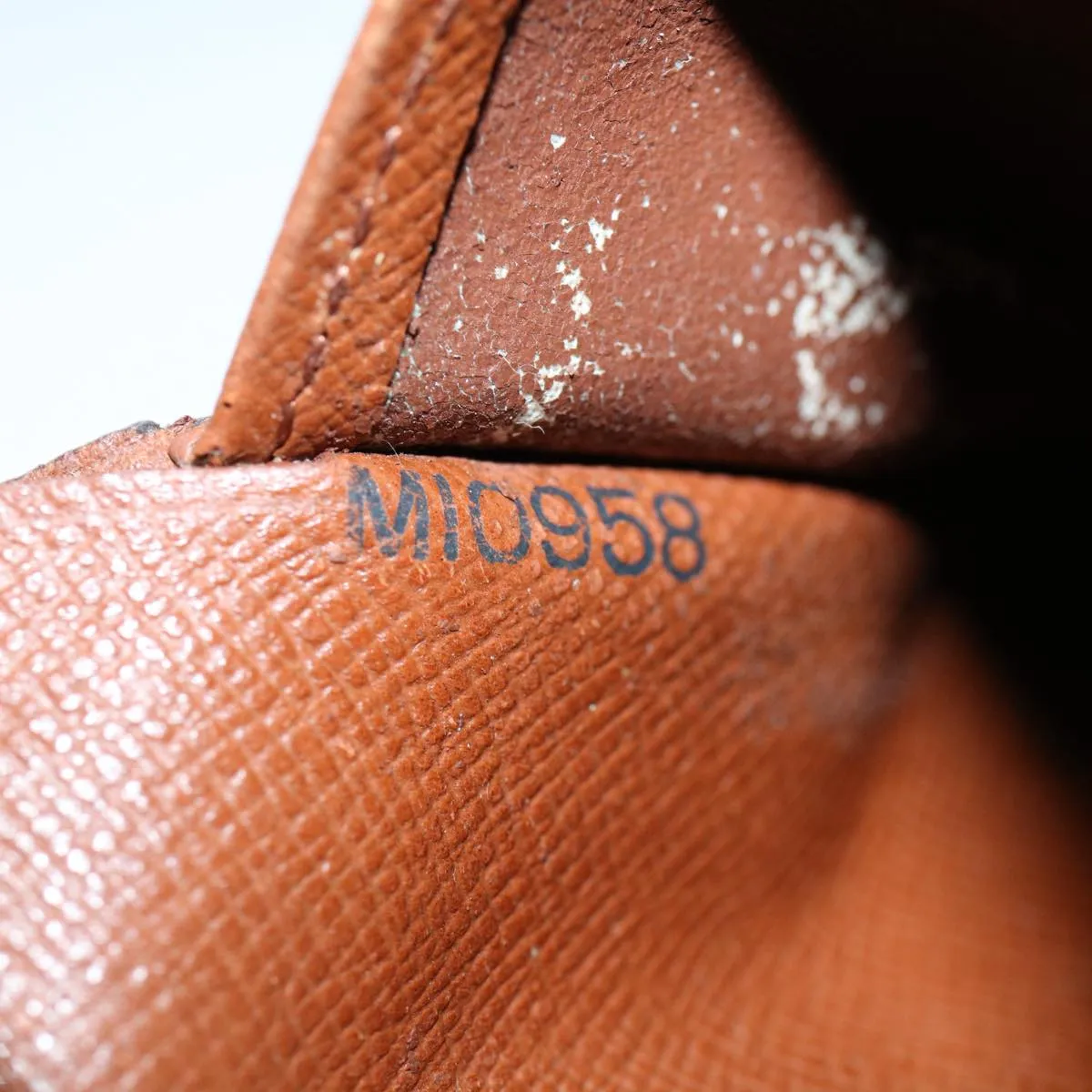 Trendy Inspired Louis Vuitton Monogram Porte Monnaie Billets Viennois Wallet M61663 Auth Bs9452